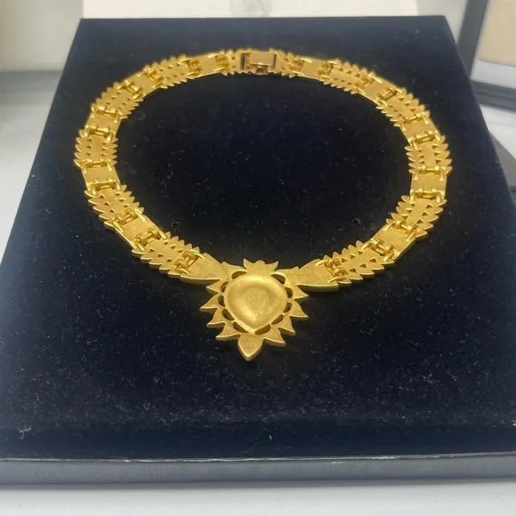 Franklin Mint Gold and Green Necklace with Red Accents - Picture 7 of 12